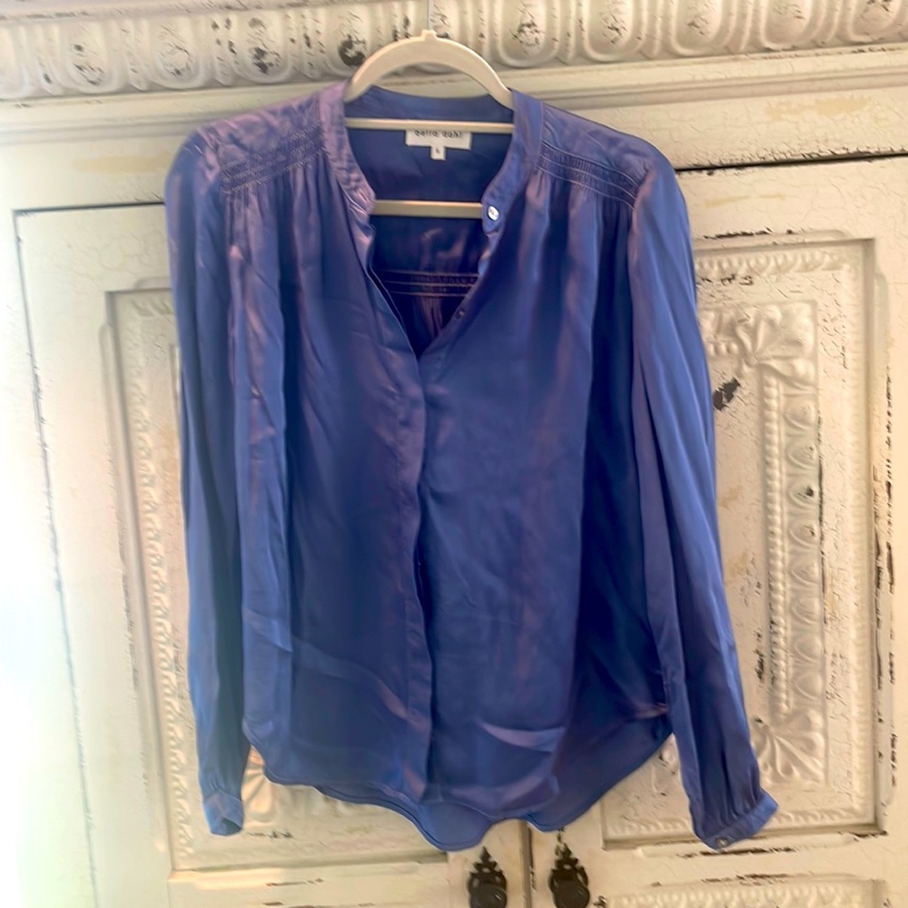 Bella Dahl Smocked Button Down Shirt, brand new, size small in Polar Blue